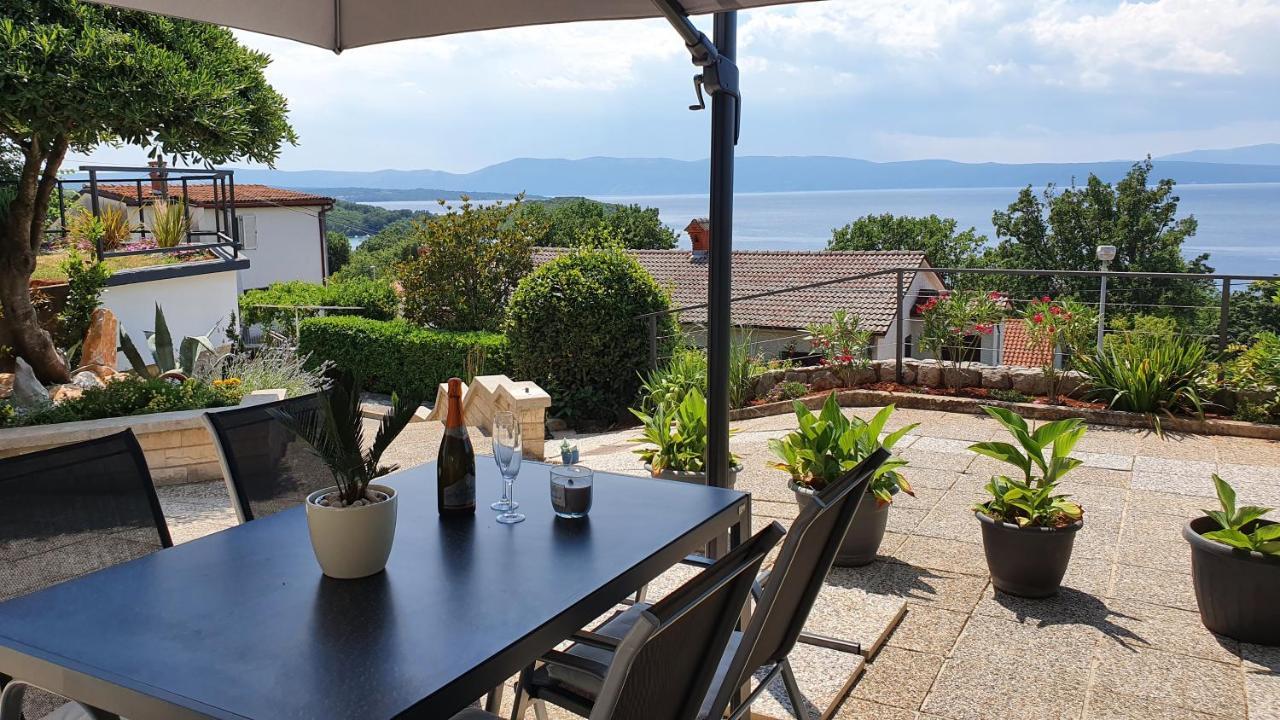 Divine View Apartma Njivice Exterior photo