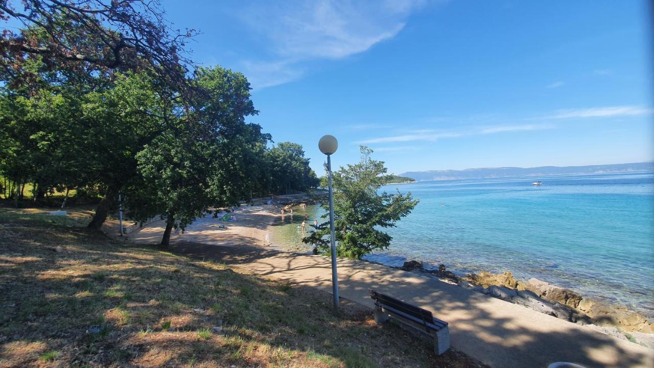 Divine View Apartma Njivice Exterior photo