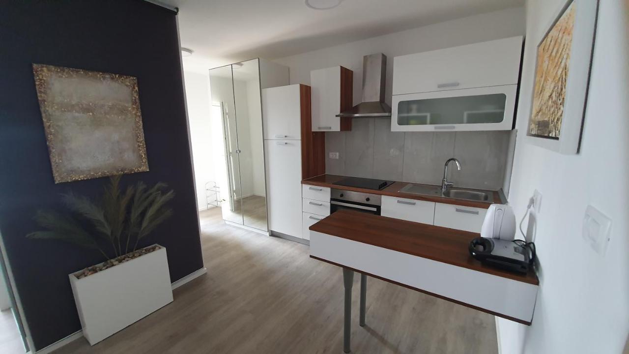 Divine View Apartma Njivice Exterior photo