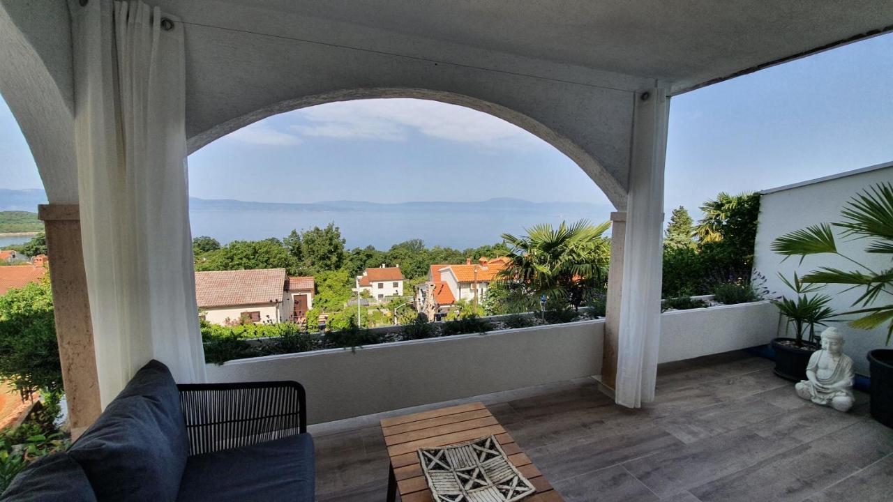 Divine View Apartma Njivice Exterior photo